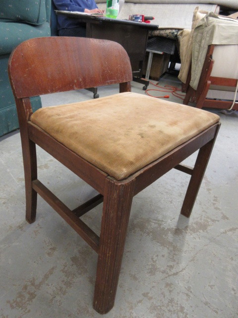 lot 709 image: ANTIQUE BENCH SEAT