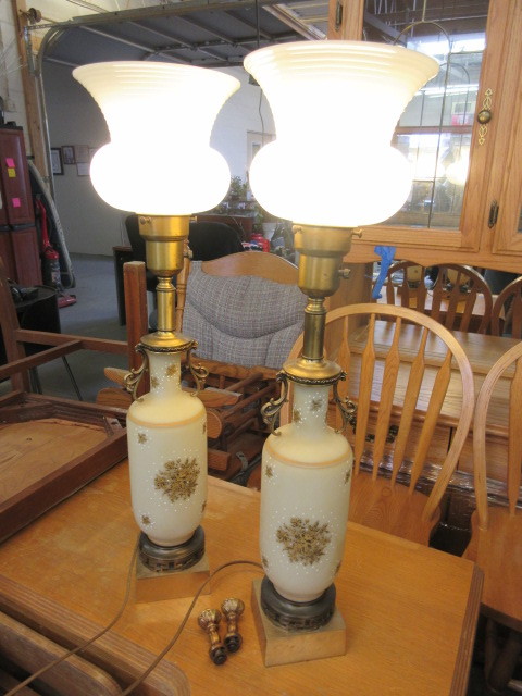 lot 710 image: VINTAGE LAMPS