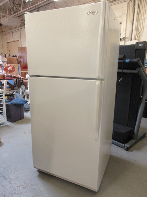 lot 711 image: WHIRLPOOL REFRIGERATOR