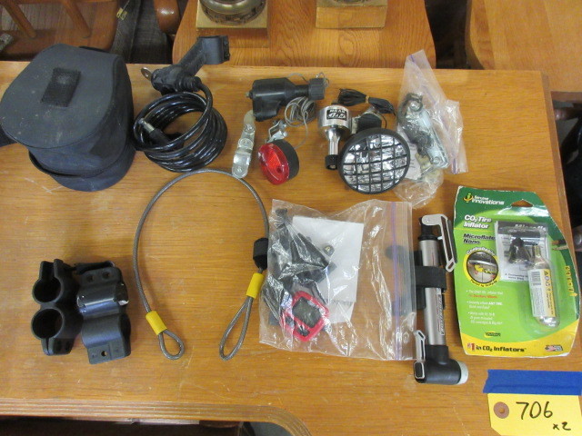 lot 720 image: BICYCLE ACCESSORIES AND MAINTENANCE ITEMS