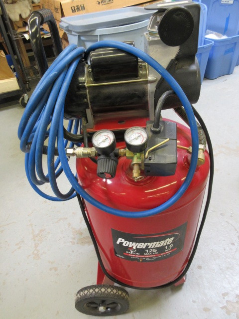 lot 733 image: 12 GALLON 1 HP AIR COMPRESSOR