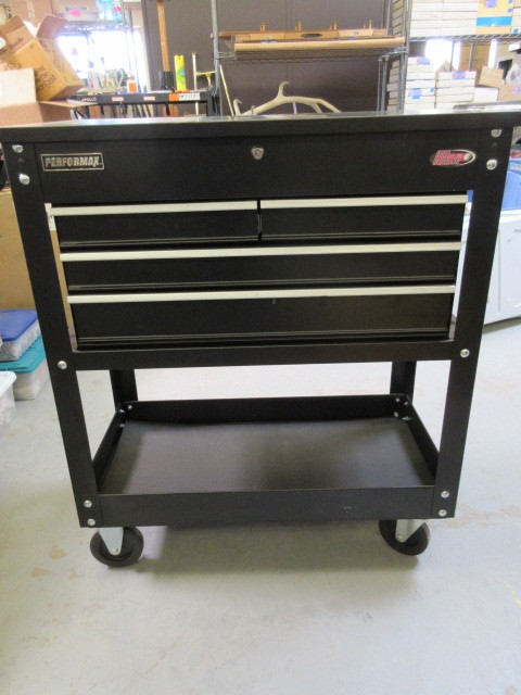 lot 740 image: ROLLING METAL TOOL CHEST