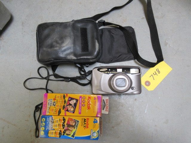 lot 748 image: SAMSUNG 35MM CAMERA
