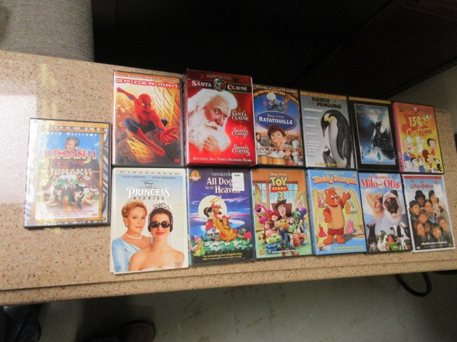 lot 760 image: 13 KIDS  CHILDREN DVDS