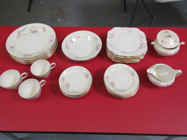 lot 768 image: EGGSHELL NAUTILUS FLORAL PATTERN CHINA