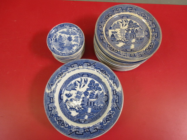 lot 769 image: ASIAN THEMED BLUE WILLOW DINNERWARE