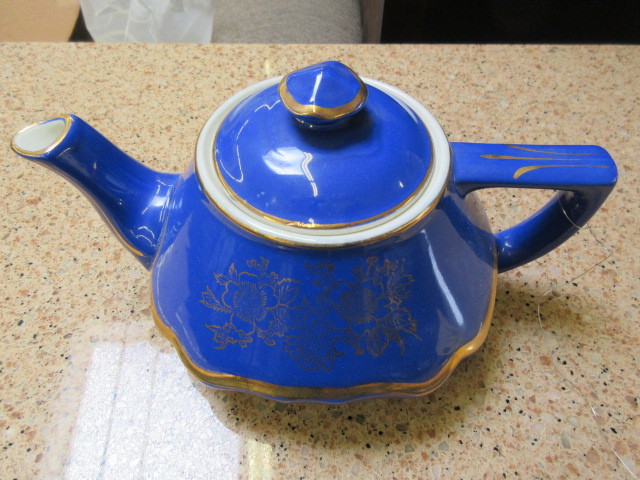 lot 774 image: HALL POTERY HAND PAINTED TEAPOT