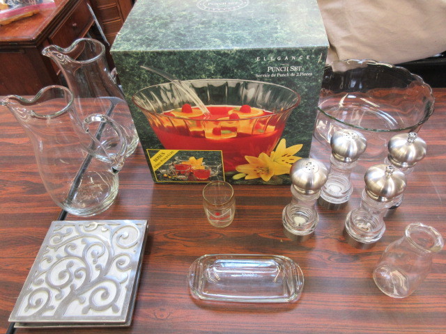 lot 775 image: PUNCH BOWL, PITCHERS, SALT & PEPPER SHAKERS AND MORE