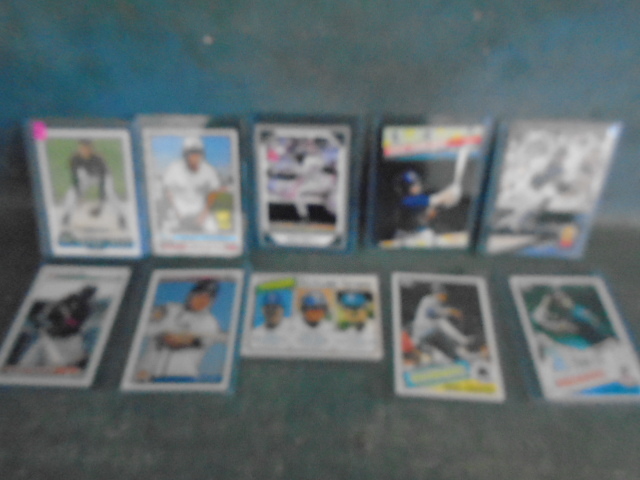 lot 69 image: 10 MLB Star Rookie Card