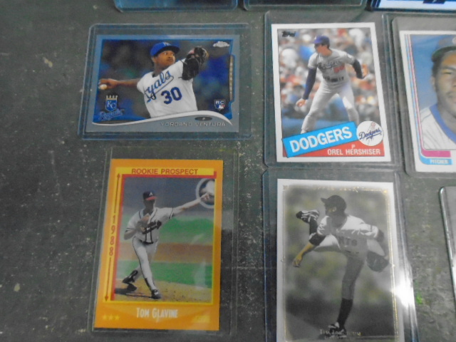 lot 78 image: 11 MLB Star Pitchers Rookie Baseball Cards