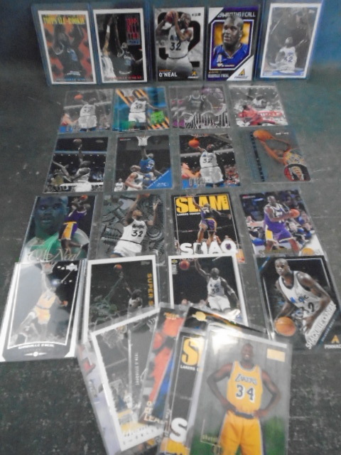 lot 89 image: 32 Shaquille ONeal w Rookie Cards