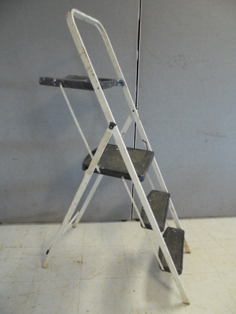 lot 17 image: Tricam  Step ladder