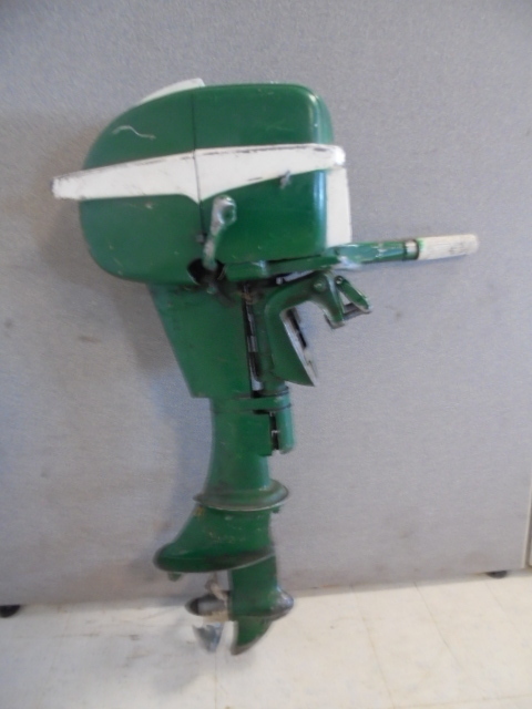 lot 19 image: Johnson Boat Motor