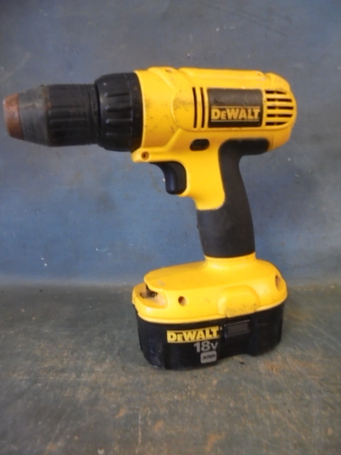 lot 37 image: Dewalt Cordless Drill
