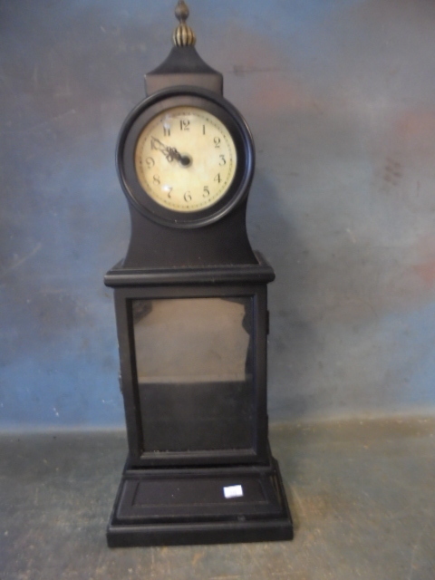 lot 38 image: Decorative Clock