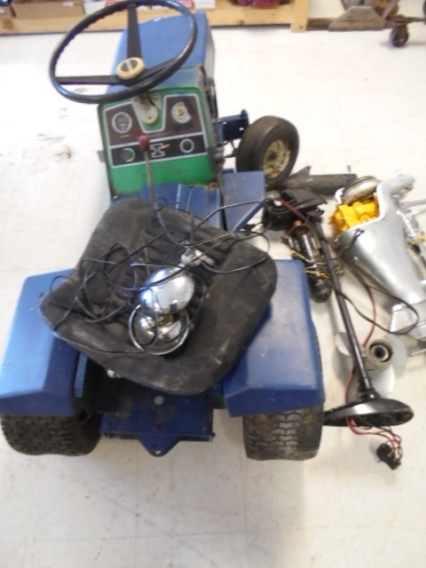 lot 44 image: Small Engine Parts Lot