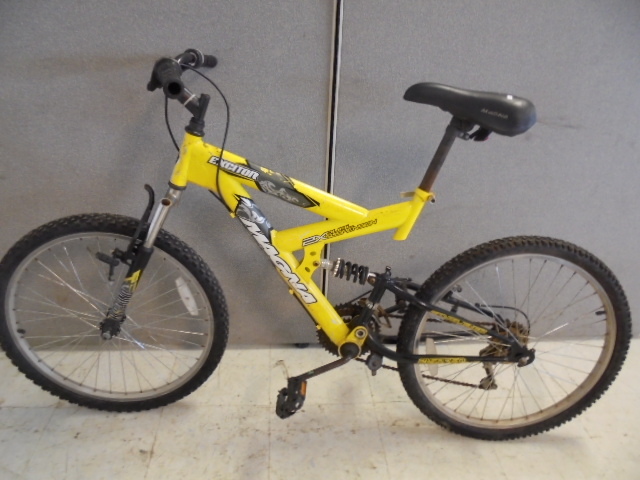 lot 53 image: Magna Trail Bicycle