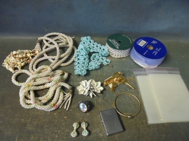 lot 67 image: Crafting Supplies