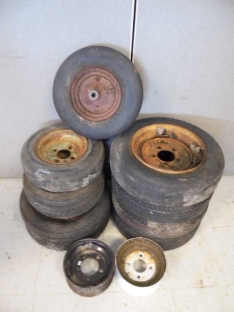 lot 74 image: Trailer Wheels