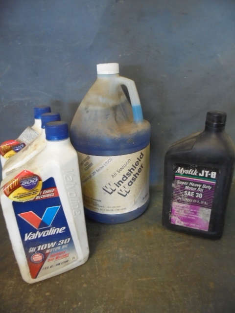 lot 78 image: Mortor Oil and Windshield Washer Fluid
