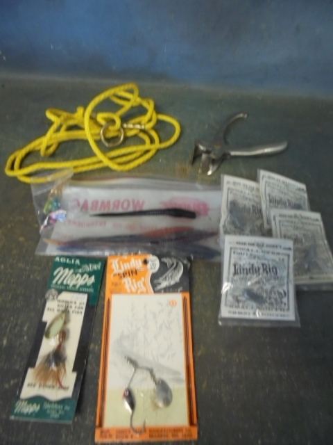 lot 83 image: Fishing Supplies