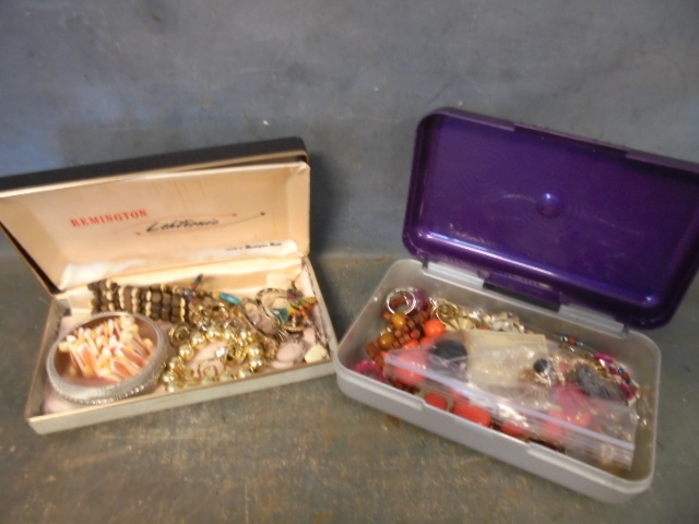 lot 86 image: Costume Jewelry