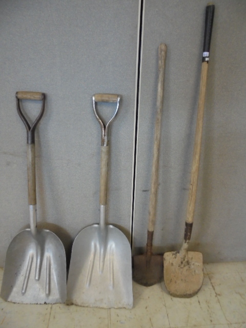 lot 125 image: Shovels