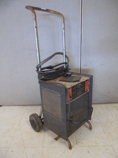 lot 129 image: Craftsman Welder