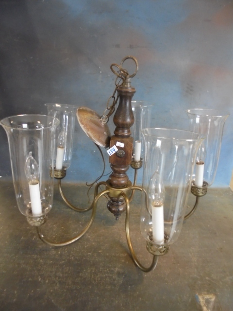 lot 134 image: Vintage Chandelier