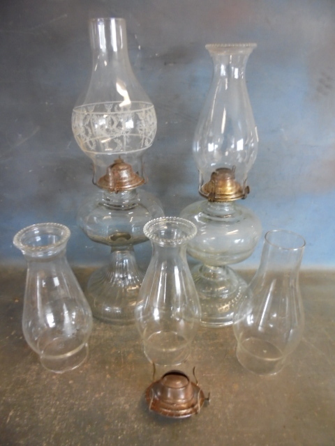 lot 139 image: Vintage Oil Lamps with Chimneys