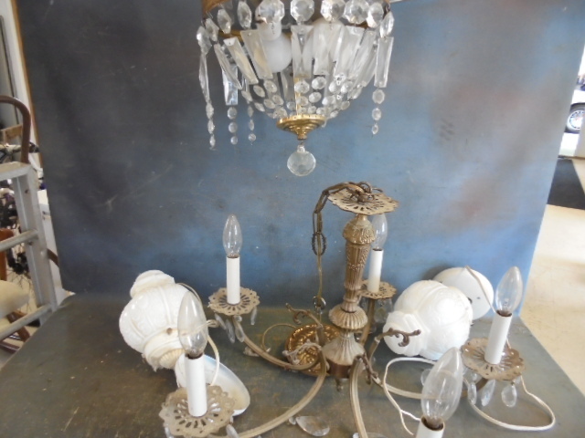 lot 159 image: Vintage Chandelier and Light fixtures