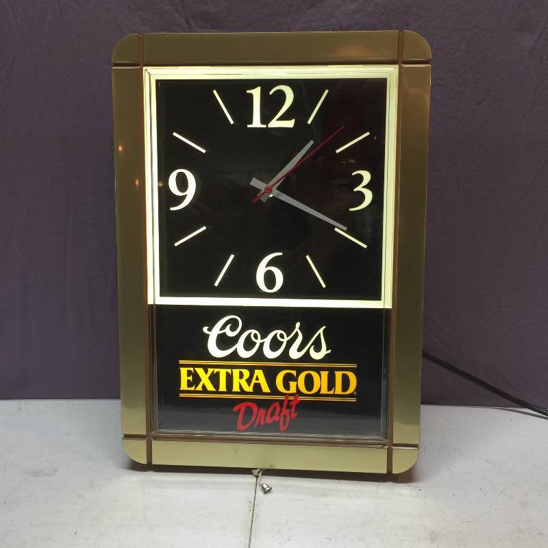 lot 4 image: Coors Extra Gold Draft Light Up Clock