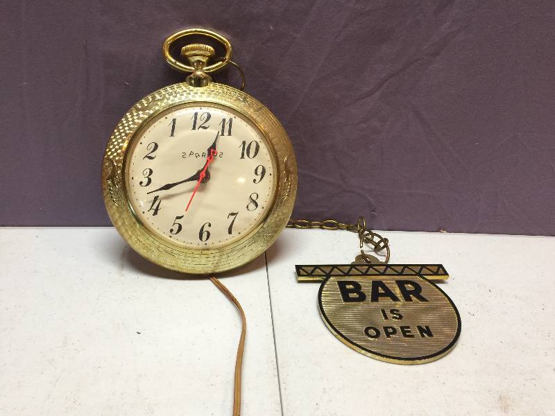 lot 13 image: Unique Bar Clock