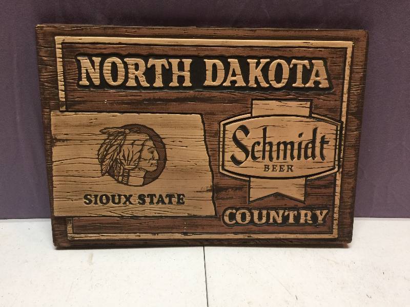 lot 14 image: North Dakota Sioux State Schmidt Beer Country Sign