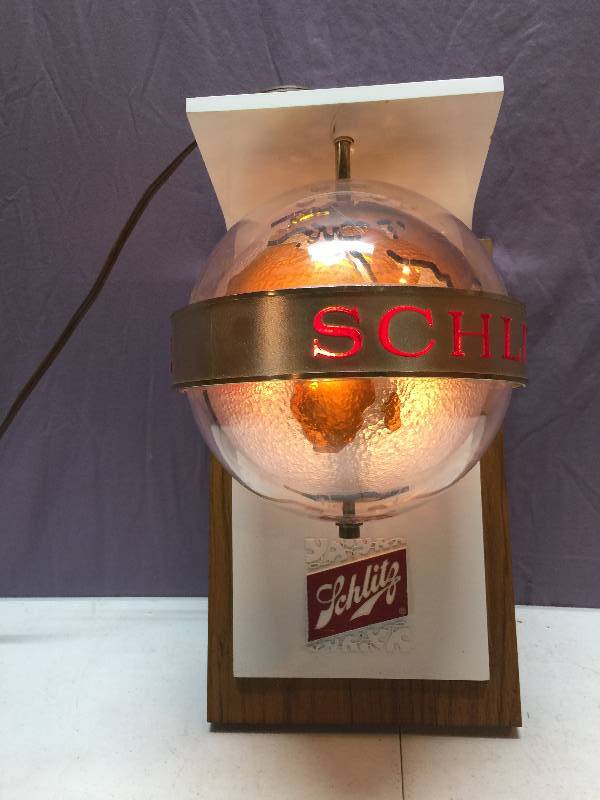 lot 16 image: Schlitz Beer Light Up Rotating Globe