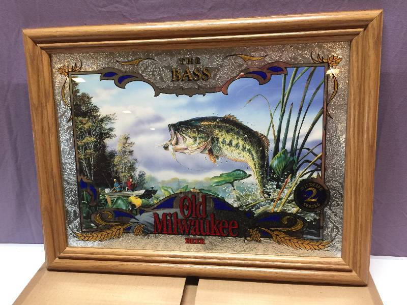 lot 20 image: Old Milwaukee Wildlife Series Mirror #2