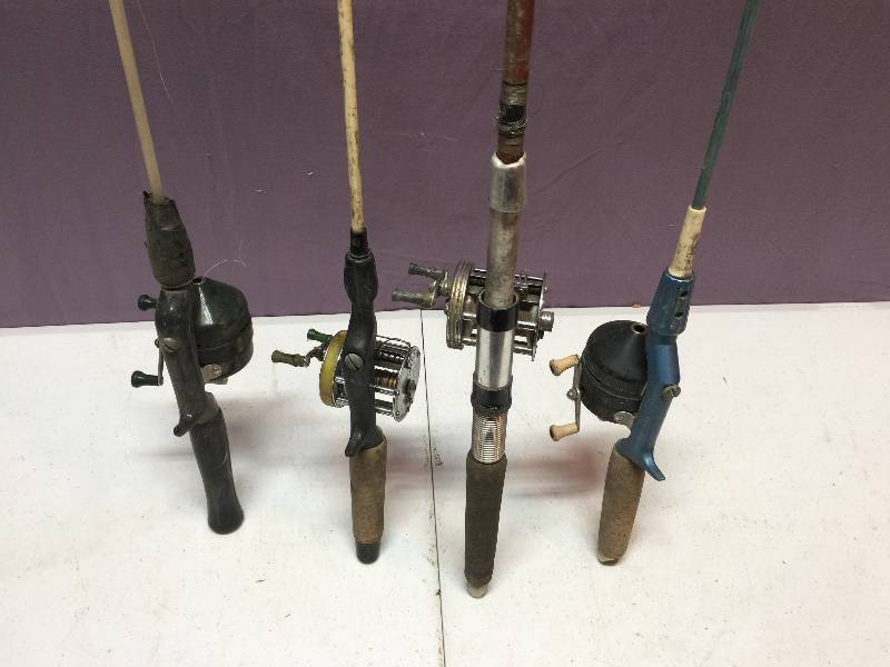 lot 35 image: 4 Fishing Rods and Reels