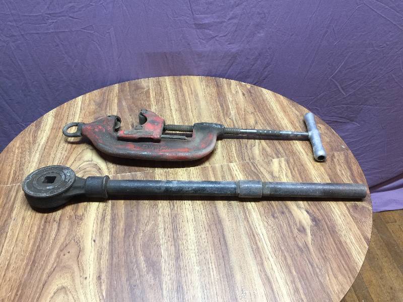 lot 37 image: Large Pipe Cutter and Threader