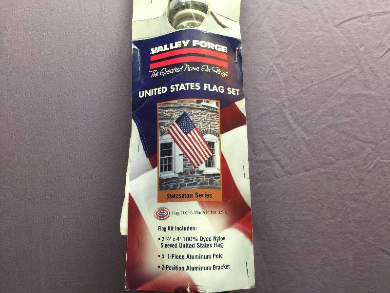 lot 49 image: New US Flag Set