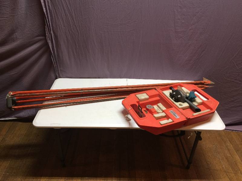 lot 52 image: Level and Tripod