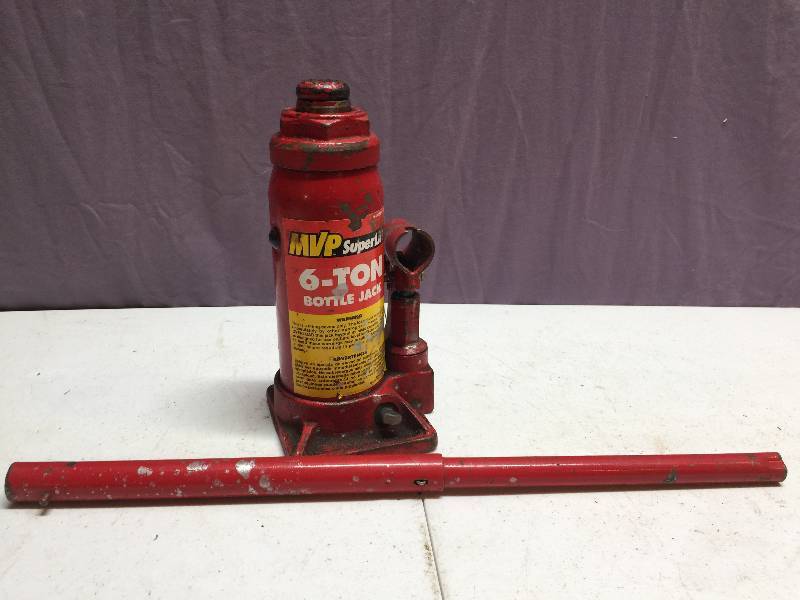 lot 53 image: 6 Ton Bottle Jack