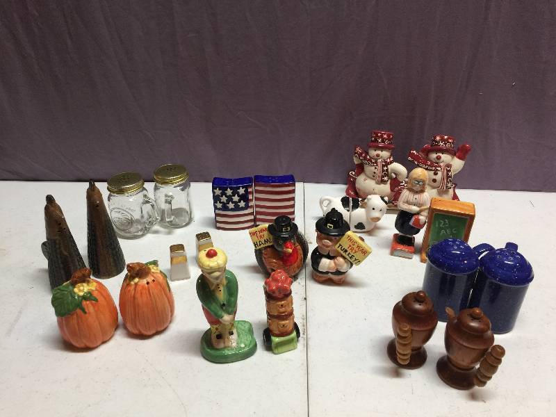 lot 62 image: Salt & Pepper Shakers