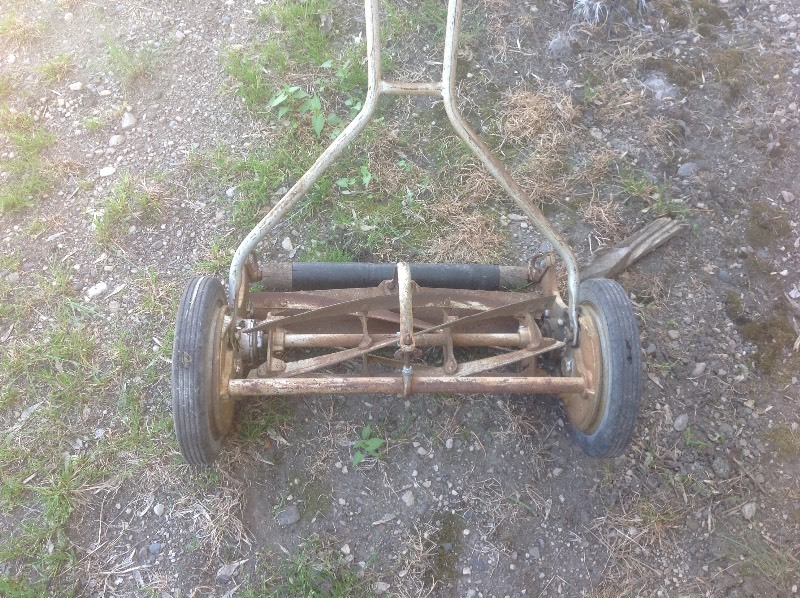 lot 68 image: Vintage Push Mower