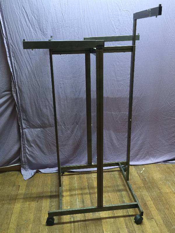 lot 87 image: Commercial 4 Shelf Clothing Rack