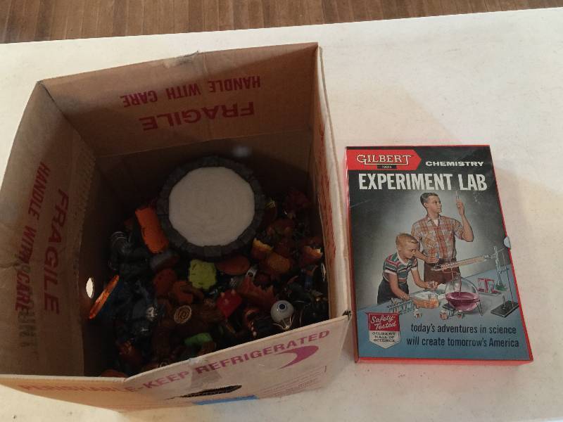 lot 111 image: Toy Figurines & Vintage Gilbert Chemistry Set