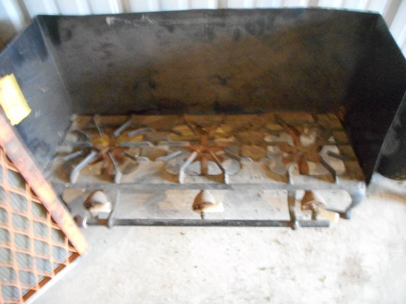 lot 44 image: Antique Stove Burners and Radiator