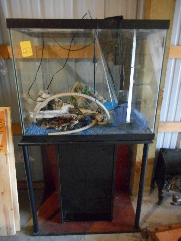 lot 22 image: Aquarium and Stand