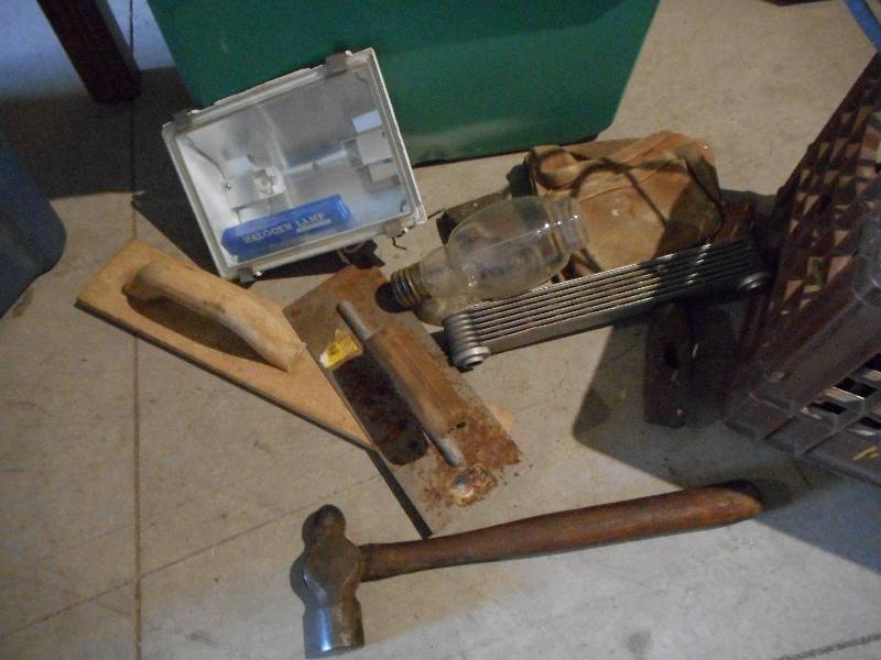 lot 43 image: Garage Items