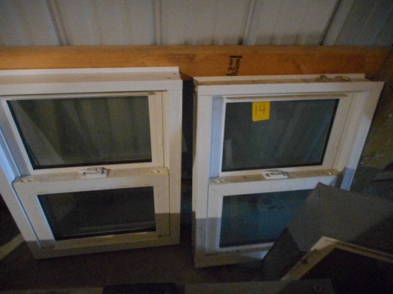 lot 14 image: Windows