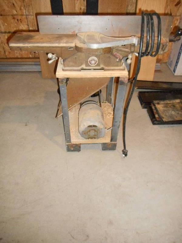 lot 21 image: Delta Jointer